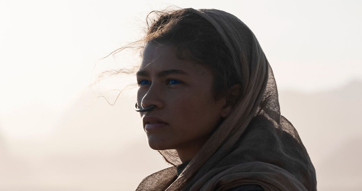 Zendaya som Chani, en Fremen-krigare, med en intensiv blick