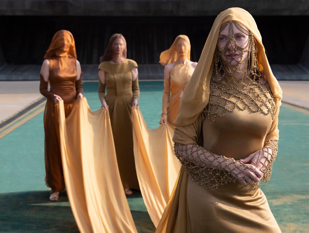 Rebecca Ferguson som Lady Jessica, klädd i Fremen-dräkt
